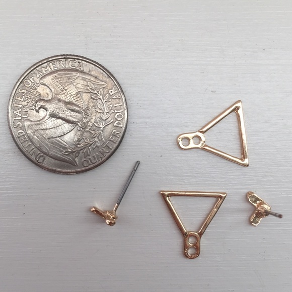 ⚜️[𝟯/$𝟭𝟴]⚜️Gold Triangle Jacket Earrings NEW - Picture 7 of 11